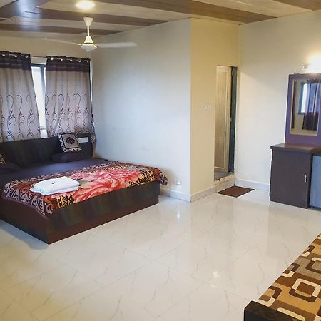 马泰兰 Hiral Residency酒店 外观 照片