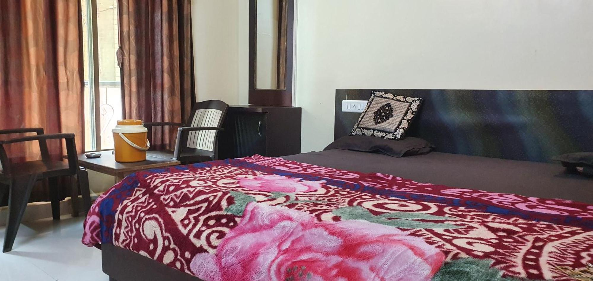马泰兰 Hiral Residency酒店 外观 照片