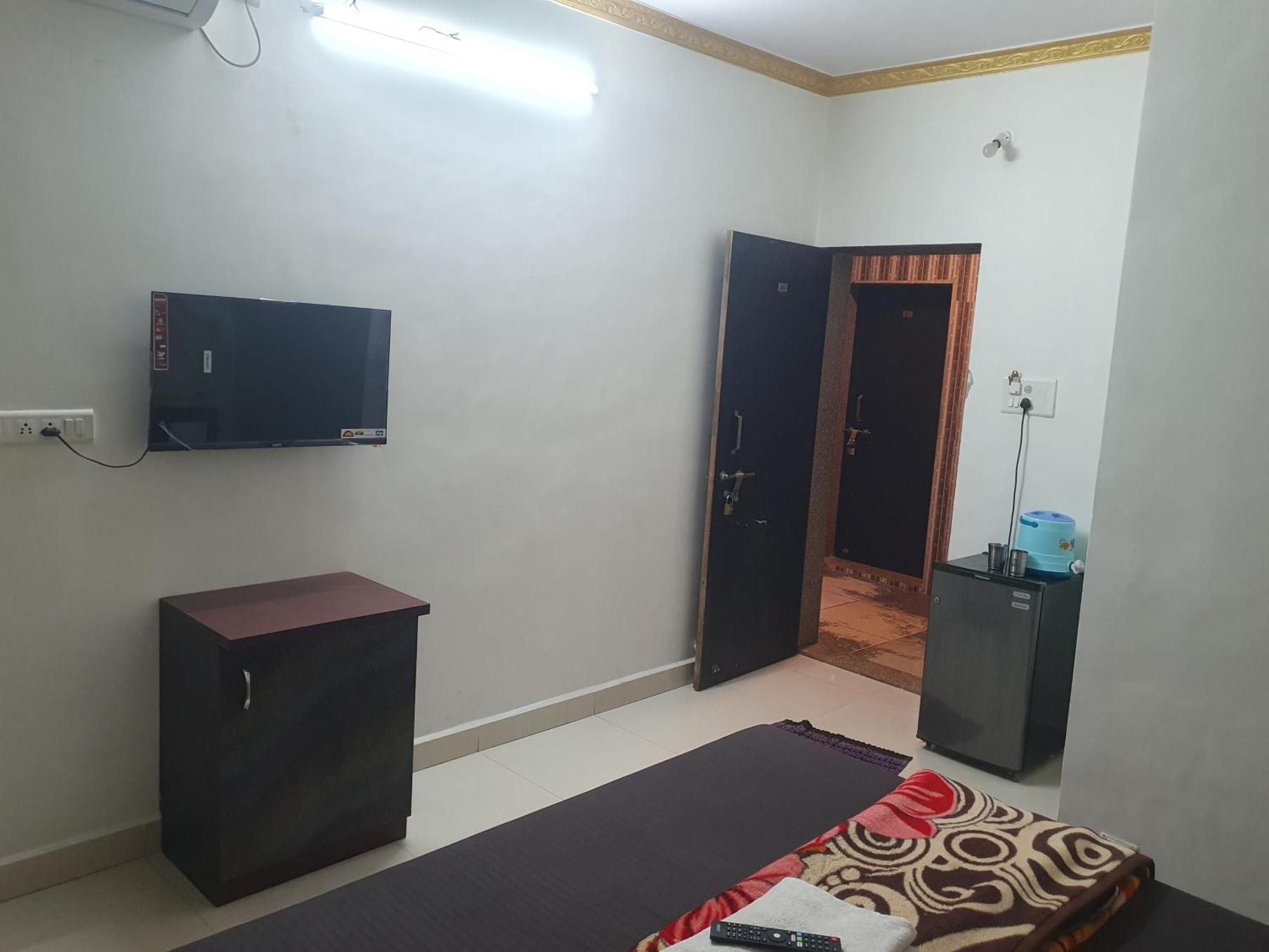 马泰兰 Hiral Residency酒店 外观 照片